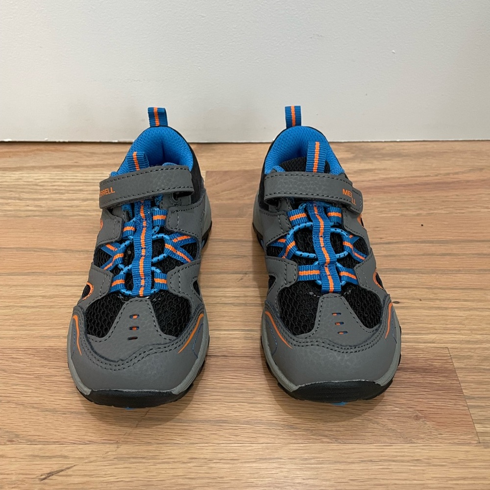 Merrell - kids 9.5 m - new never worn hiking shoes/ sneakers